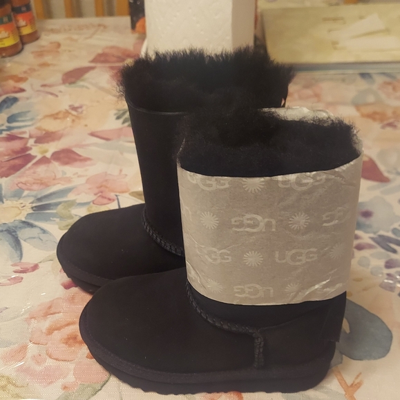 UGG  Bailey Bow II - Picture 3 of 4